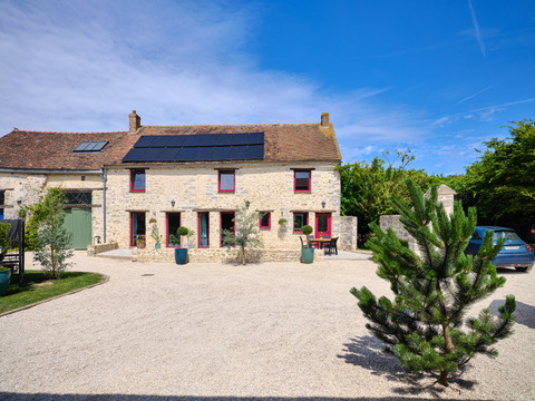 Façade en pierre du gîte